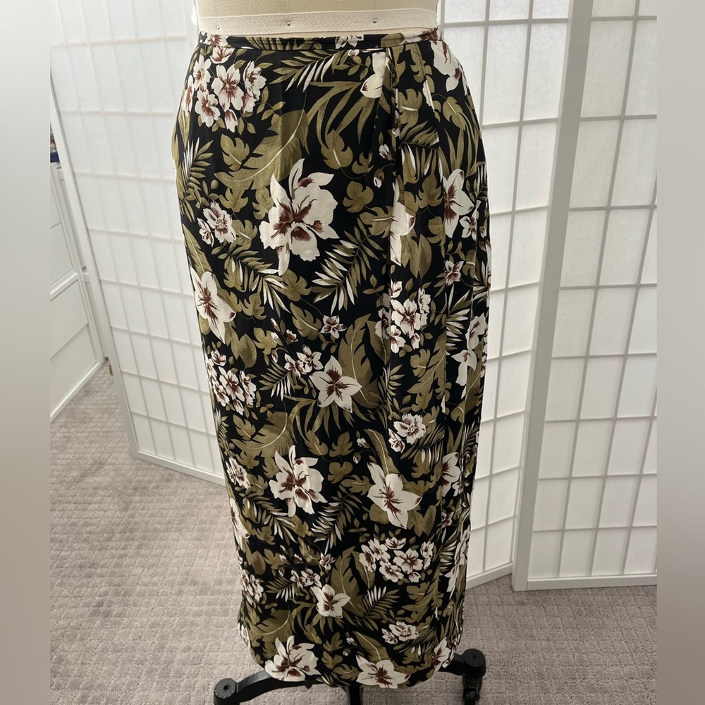 Morgan Taylor Studio 100% Silk Floral Skirt | Size: 6